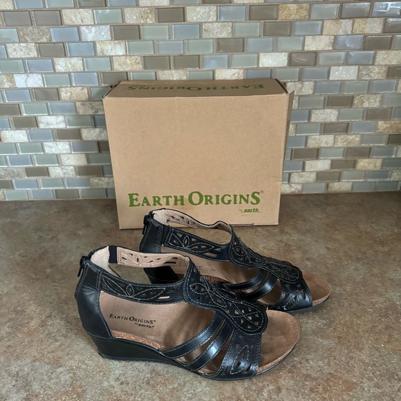 Earth Origins back zip comfort sandals in black leather - Picture 4 of 4